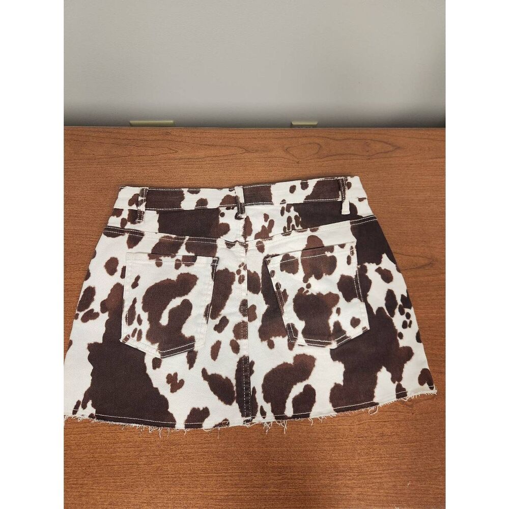 NWT No Boundaries Cow Print Raw Hem Denim Mini Skirt Women's size S (4-6) Cowgir - Picture 4 of 5